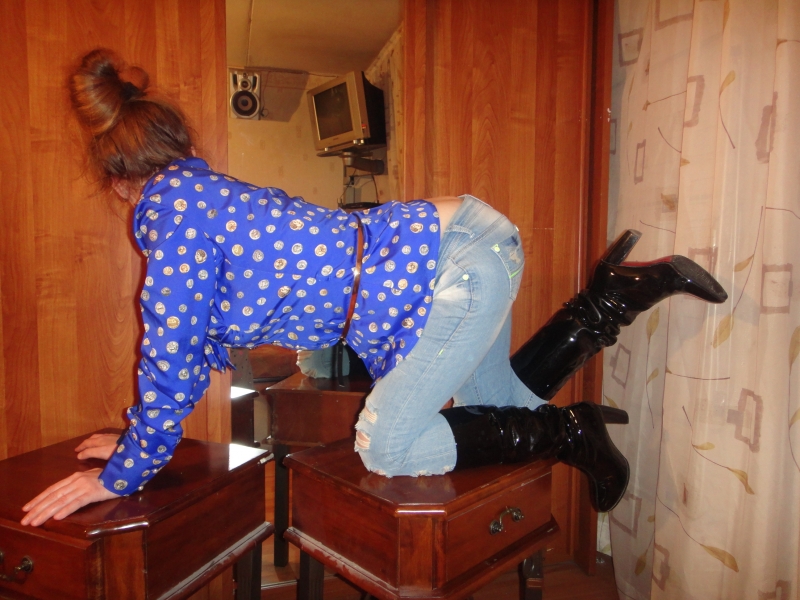 Изысканная брюнетка с шикарными формами приглашает на чувственные встречи. Подарю океан страсти и жарких ласк. 17726, 23 года