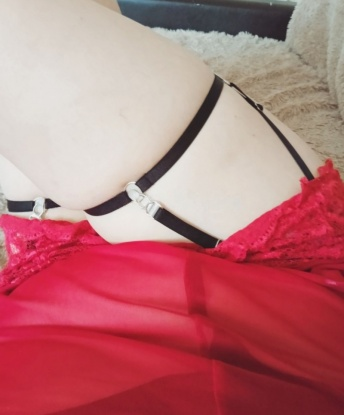 У меня широкий спектр услуг, от нежного эротического массажа до бурного экстаза. Мои отзывы говорят о моей профессиональности и умении удовлетворять мужчину. Заходи на мою страничку, чтобы увидеть мои фото и почувствовать жаркий поток страсти, который я готова разделить с тобой. Жду в Москве ;) 9689, 34 года